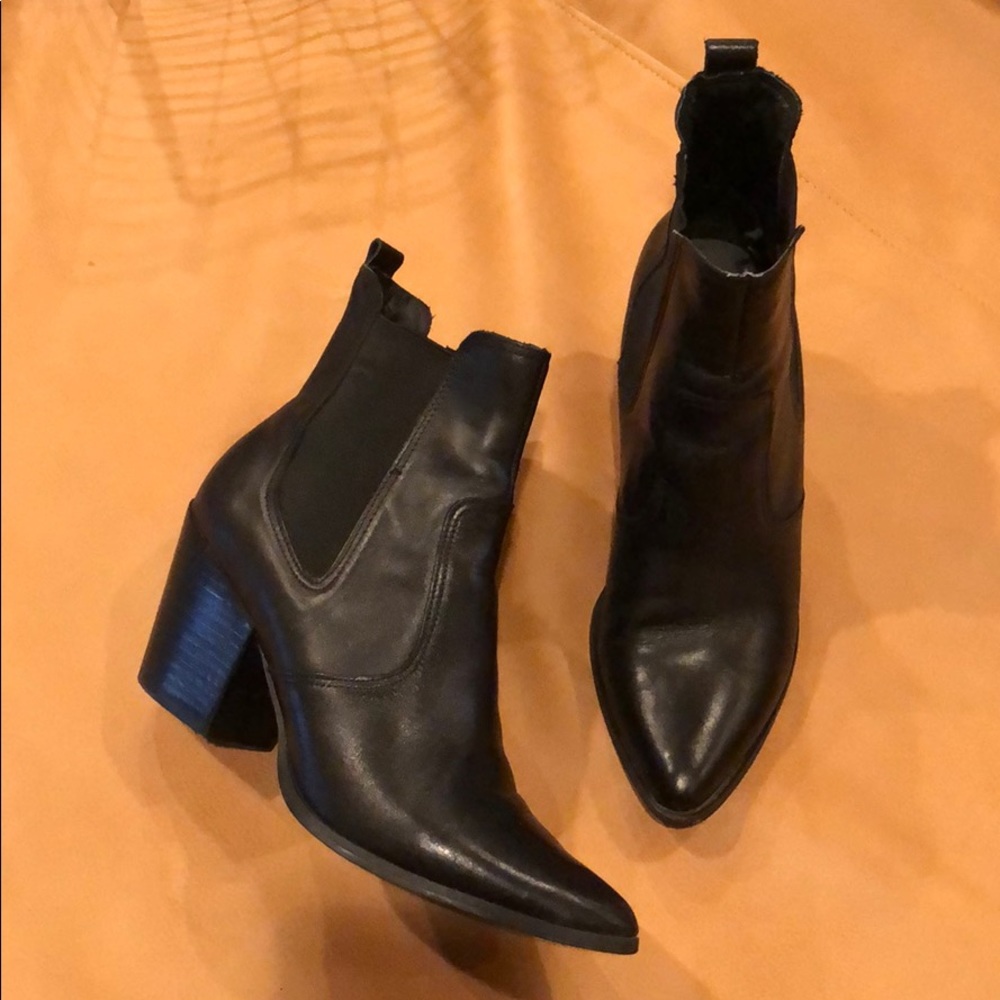 Steve Madden bootie